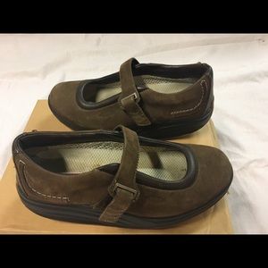 MBT BROWN LEATHER MARY JANE SHOES, Size 7